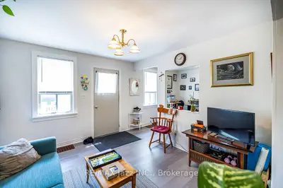 162 College Avenue, Oshawa, On L1j 1r4