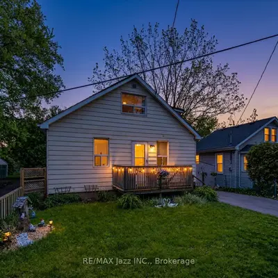 162 College Avenue, Oshawa, On L1j 1r4