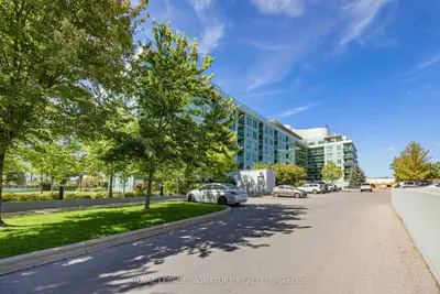 60 Fairfax Crescent 322, Toronto, On M1l 0e1