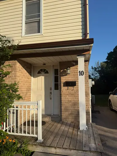 10 Moonbeam Grove S Main & Second Floor, Toronto, On M1b 2t5