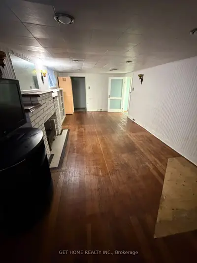 44 St Hubert Avenue Basement, Toronto, On M4j 3z3
