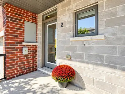 2 Longshore Way, Whitby, On L1n 0m1