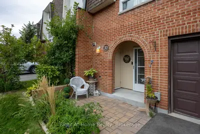 10 Newing Court, Ajax, On L1s 2t6