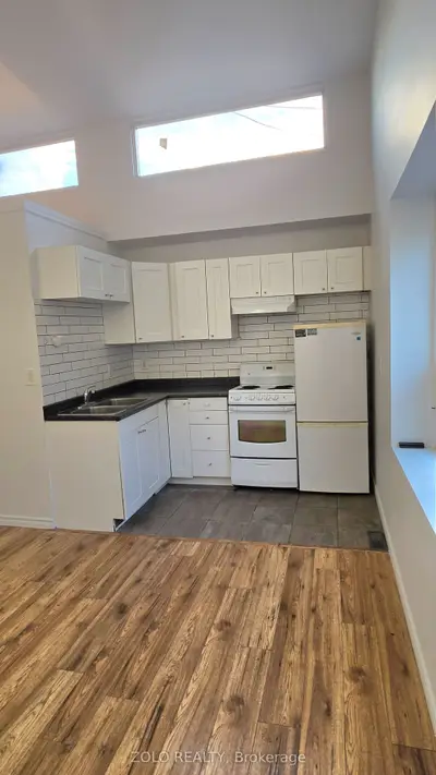 1549 O'connor Drive, Toronto, On M5b 2e7