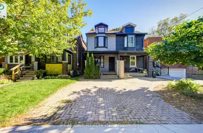 19 Battenberg Avenue, Toronto, On M4l 1j7