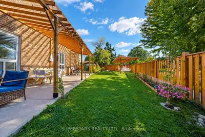 63 La Peer Boulevard, Toronto, On M1w 2h4