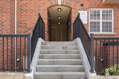 25 Strangford Lane 201, Toronto, On M1l 0e5