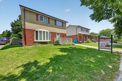 26 Lighthall Crescent, Toronto, On M1b 1v3