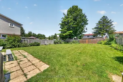 26 Lighthall Crescent, Toronto, On M1b 1v3