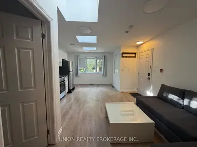 73-b Willow Avenue Upper, Toronto, On M4e 3k1