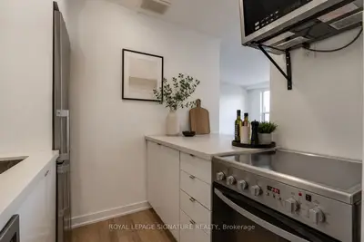 15 Gamble Avenue 303, Toronto, On M4k 2h3