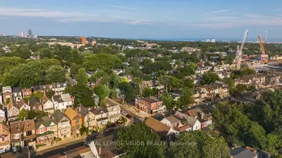 819 Pape Avenue Main, Toronto, On M4k 3v1