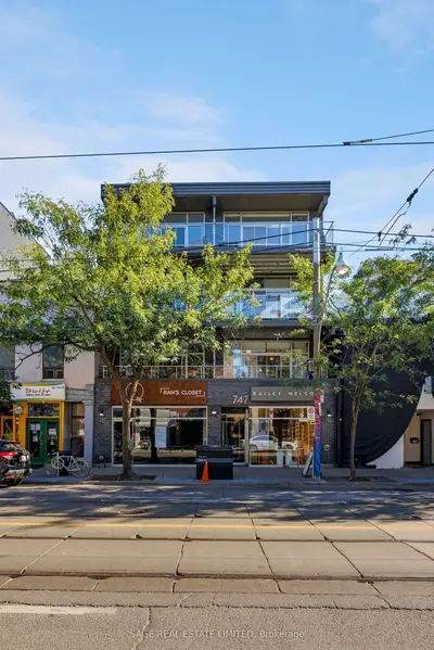 747 Queen Street E 401, Toronto, On M4m 1h3