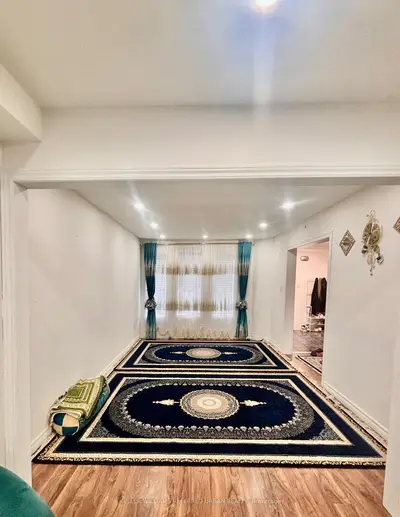 24 Holmes Crescent, Ajax, On L1t 3w7