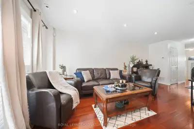 83 Mondeo Drive 552, Toronto, On M1p 5b6