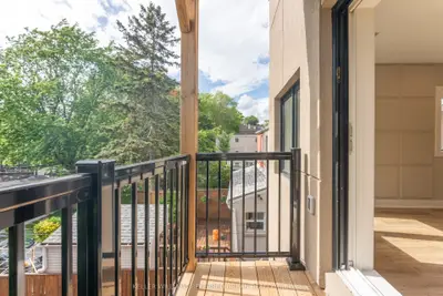 352 Jones Avenue 3, Toronto, On M4j 3g3