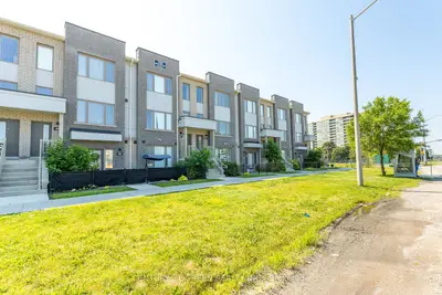 1525 Kingston Road 406, Pickering, On L1v 0e9