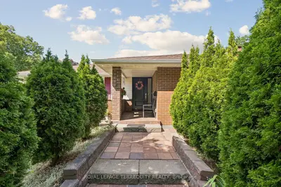2 Richbourne Court, Toronto, On M1t 1t6