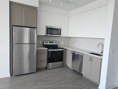 1010 Dundas Street Ph05, Whitby, On L1n 2k2