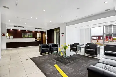 36 Lee Centre Drive 1002, Toronto, On M1h 3k2