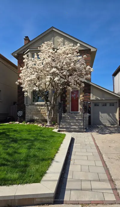 306 Westwood Avenue, Toronto, On M4j 2h7