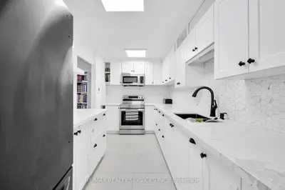 180 Markham Road 1701, Toronto, On M1m 2z9