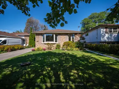 46 Manorglen Crescent, Toronto, On M1s 1w4