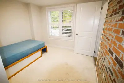 19 De Jong Street Main, Toronto, On M1p 0c1