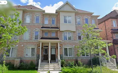 19 De Jong Street Main, Toronto, On M1p 0c1