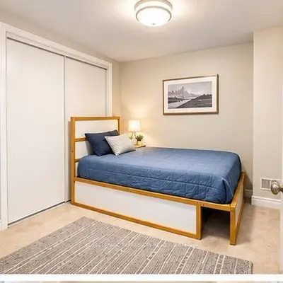 19 De Jong Street Main, Toronto, On M1p 0c1