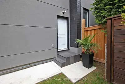 14 Furnival Road Lower, Toronto, On M4b 1w2