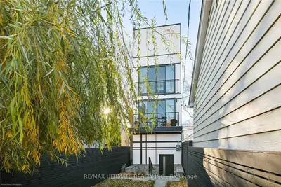 154 Hamilton Street, Toronto, On M4m 2e1