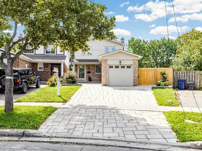 19 Post Horn Grove, Toronto, On M1s 3n3
