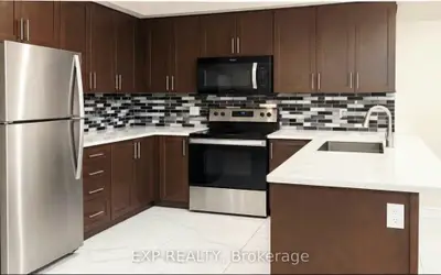 10 Waterstone Way, Whitby, On L1n 0m3