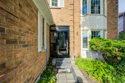 114 Robert Adams Drive, Clarington, On L1e 2c5