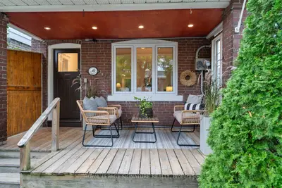 30 Lawlor Avenue, Toronto, On M4e 3l7