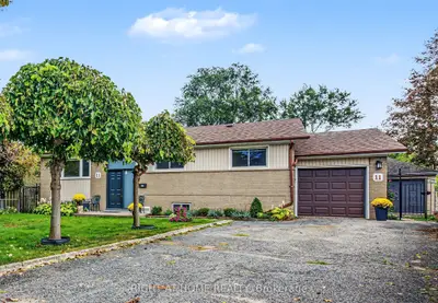 11 Fareham Crescent, Toronto, On M1e 1j8