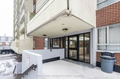1 Massey Square 309, Toronto, On M4c 5l4