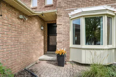648 Cognac Crescent, Pickering, On L1x 1l8