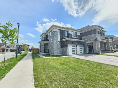3250 Chimney Swift Crescent, Pickering, On L1x 0n3