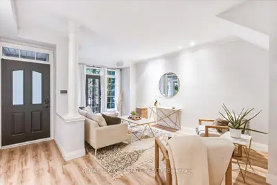 145 Boardwalk Drive, Toronto, On M4l 3x9