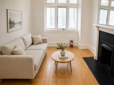 916 Woodbine Avenue, Toronto, On M4c 4b7