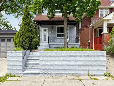 8 Harris Avenue, Toronto, On M4c 1p4