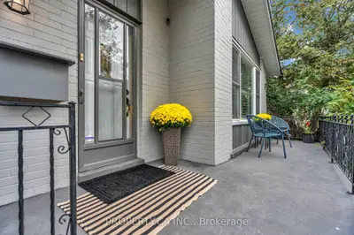 833 Krosno Boulevard, Pickering, On L1w 1h1
