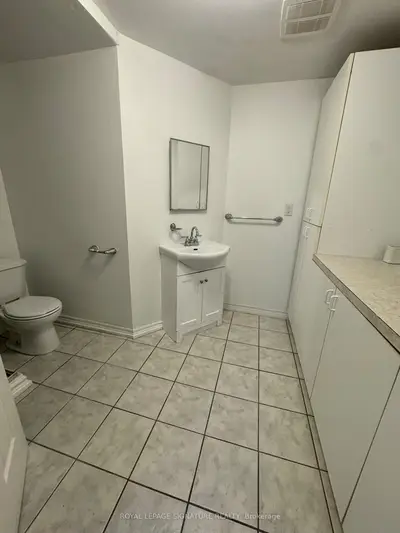1107 Beaver Valley Crescent Lower, Oshawa, On L1j 8n4