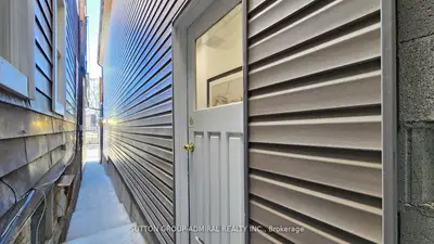 1930 Queen Street E Upper 1, Toronto, On M4l 1h6