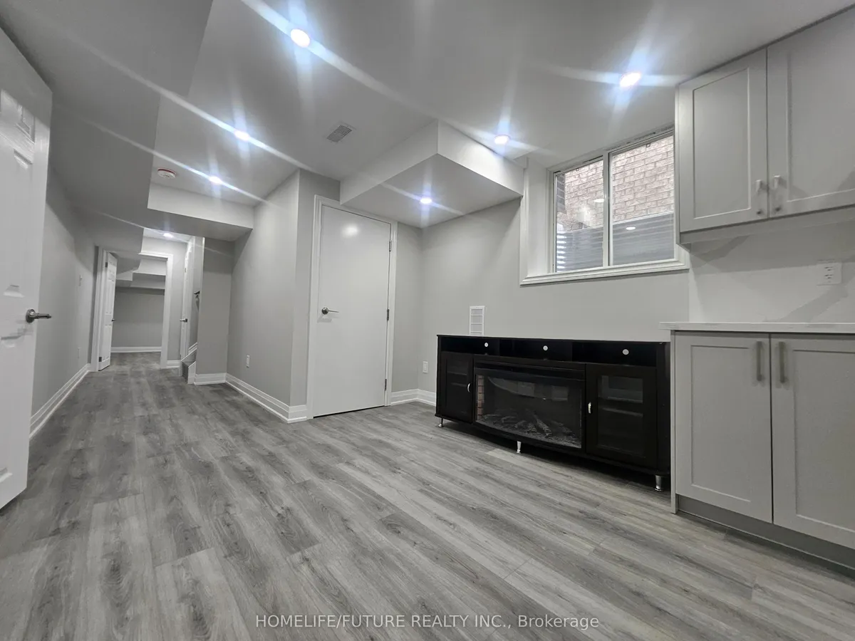 22 Headon Avenue, Ajax, On L1z 1r4