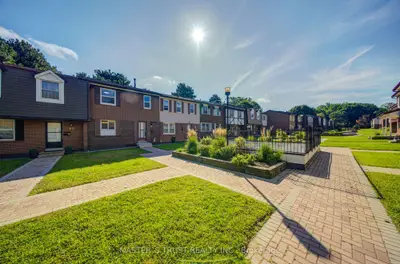 15 Brimwood Boulevard 61, Toronto, On M1v 1e1