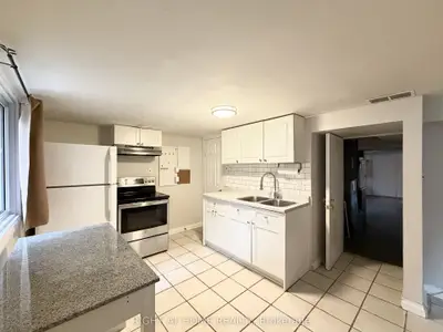 214 Greenwood Avenue Lower, Oshawa, On L1j 1w6