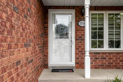 1704 Canadore Crescent, Oshawa, On L1g 8a7